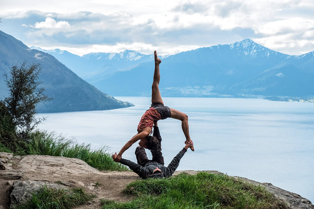 free things to do in queenstown- acroyoga